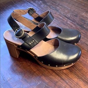 Black Dansko closed toe sandals